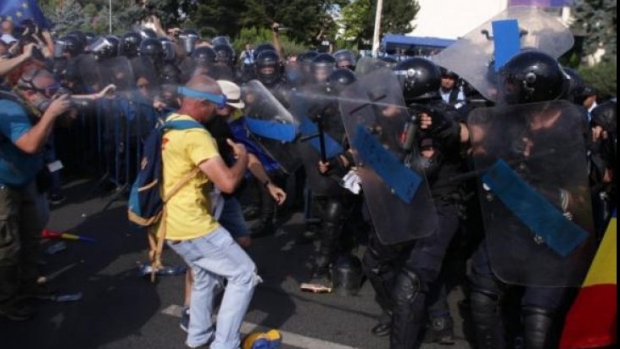 Carmen Dan: Documentele privind protestele din 10 august sunt desecretizate - protestataridisperasticuspary177-1553031253.jpg