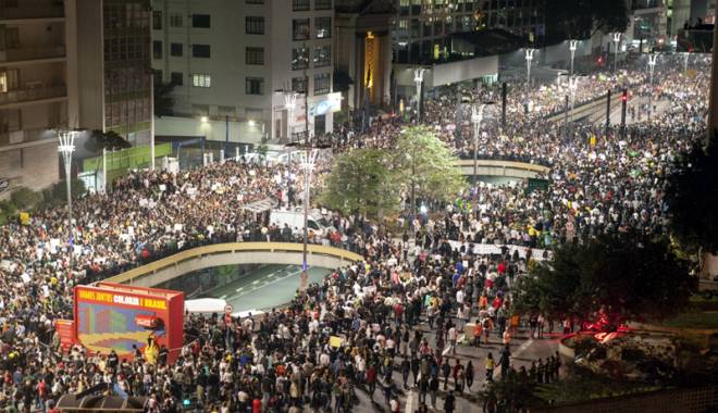 Protest masiv în Brazilia. Milioane de oameni au cerut demisia președintei Dilma Rousseff - protestbrazilia-1457960202.jpg
