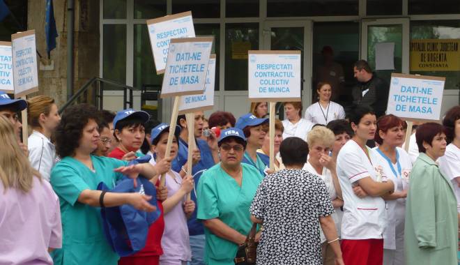 Angajații Institutului Cantacuzino, proteste în stradă - protestcantacuzino-1426682089.jpg