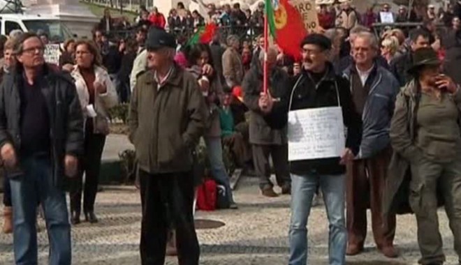 Tensiuni în Grecia și Portugalia împotriva măsurilor de auteritate - proteste-1362298194.jpg