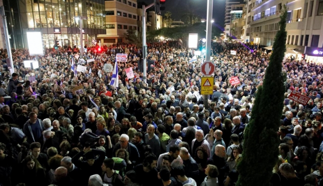 Proteste  de amploare  la Tel Aviv, împotriva corupției guvernului - proteste-1512909339.jpg
