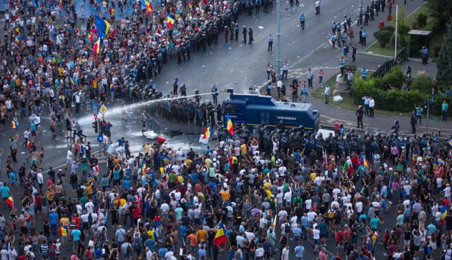 Protestatar care a lovit un jandarm la mitingul din 10 august, reținut de procurori - proteste-1538666962.jpg