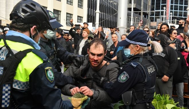 Proteste violente în Australia, din cauza restricțiilor Covid-19 - proteste-1627123515.jpg