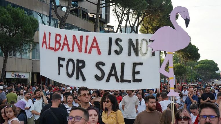 Proteste de amploare la Tirana. „Albania nu e de vânzare” - proteste-1783244995.webp