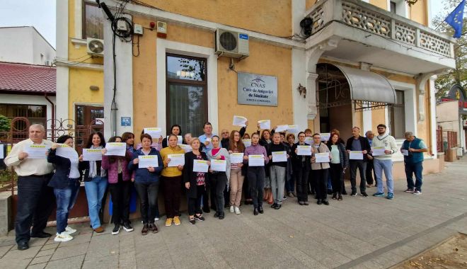 Sătui de promisiuni, salariaţii Casei de Asigurări de Sănătate reiau protestele - proteste-cjas-1698917375.jpg