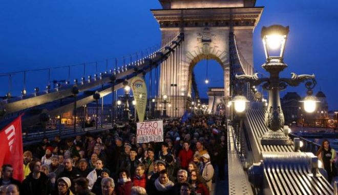 Protest la Budapesta pentru demisia preşedintei Novak, care a graţiat un bărbat condamnat într-un dosar de pedofilie - proteste-ungaria-demisie-presedi-1707502452.jpg