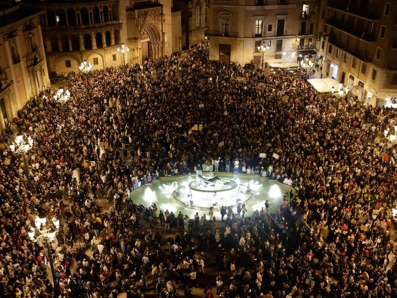 Patru arestări după protestele din Valencia. Ciocniri violente între poliție și protestatari - proteste-valencia-1731257281.jpg