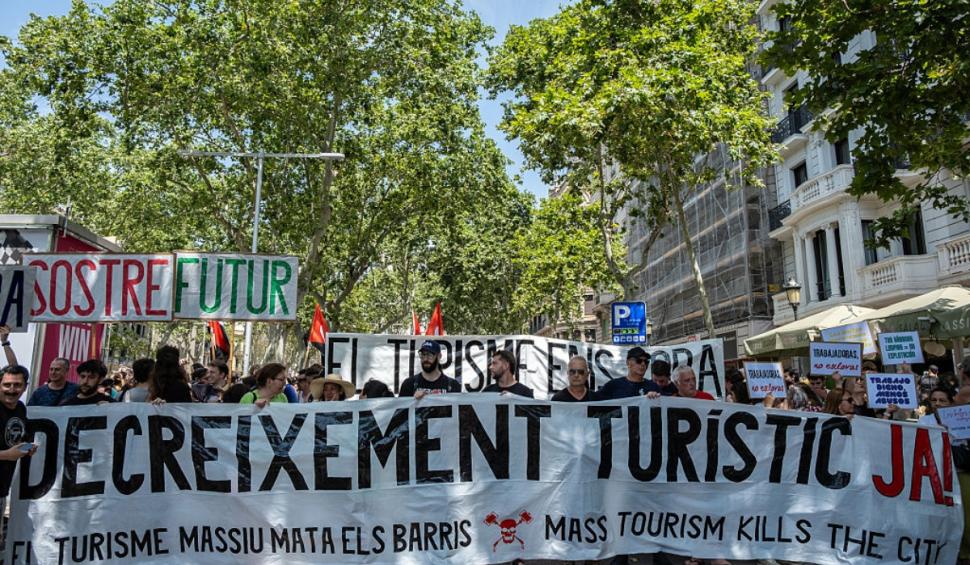 Proteste anti-turism în Europa: „Ne fură pâinea, casele și viitorul” - protesteantiturisminspaniaitalia-1750057206.jpg