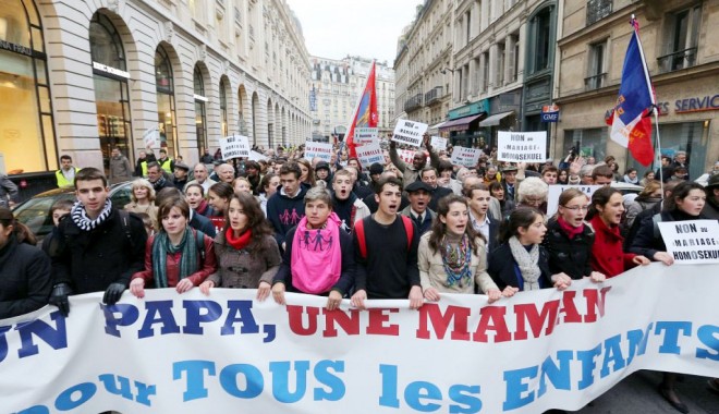 Proteste la Paris față de căsătoriile între persoane de același sex - protestedeamploarelaparis-1358171684.jpg