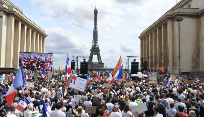 Proteste masive în Franţa împotriva vaccinării şi a permisului sanitar - protestefranta-1628434148.jpg