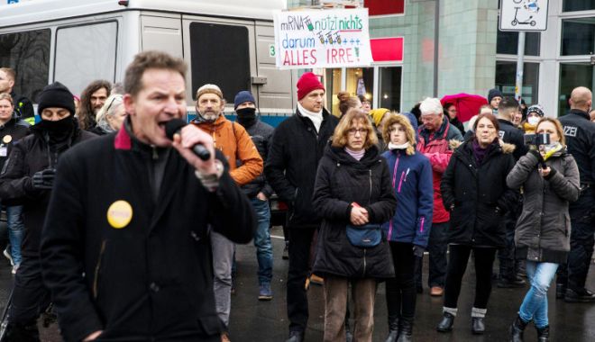 Proteste în Germania și în alte state europene împotriva restricțiilor și vaccinării obligatorii - protestegermania-1639928440.jpg