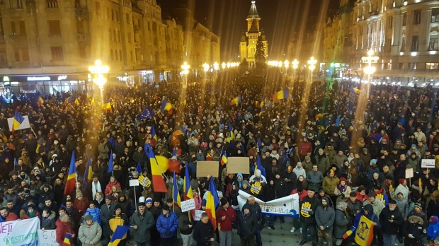 12 persoane, condamnate pentru violențele de la protestele împotriva OUG 13, din februarie 2017 - protesteromania5000detimisorenii-1542375749.jpg