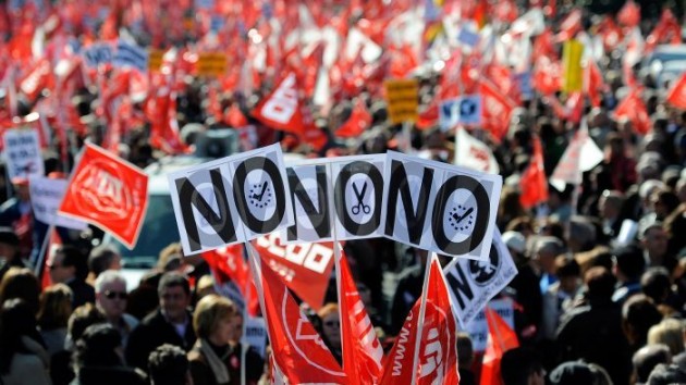 Proteste la Madrid: Câteva mii de oameni manifestează împotriva măsurilor de austeritate - protestespaniaghimpele630x354-1349617653.jpg
