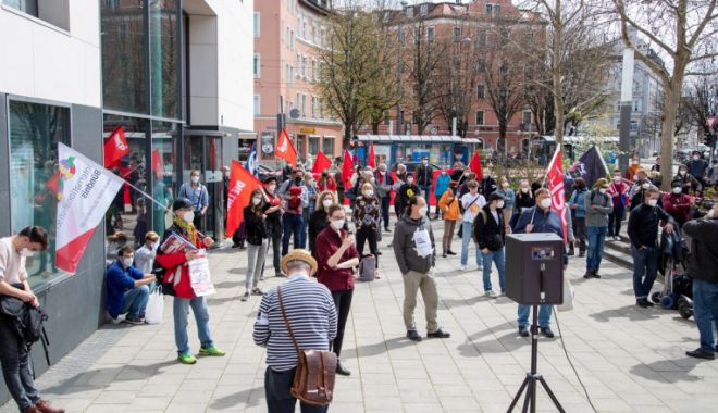 La ei este invers! Sute de oameni au ieșit în stradă în Germania pentru a cere reguli mai stricte - protestgermania-1618135822.jpg
