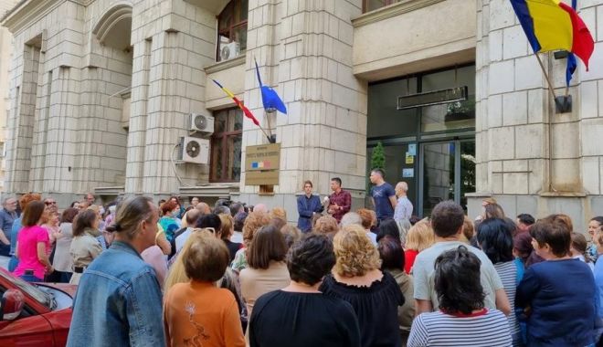 Direcțiile de Statistică vor fi miercuri în grevă japoneză - protestins-1682426183.jpg
