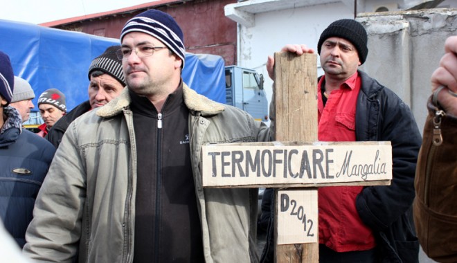 Mangalia înghețată stă pe un butoi de pulbere - protestmangalia25-1329750212.jpg