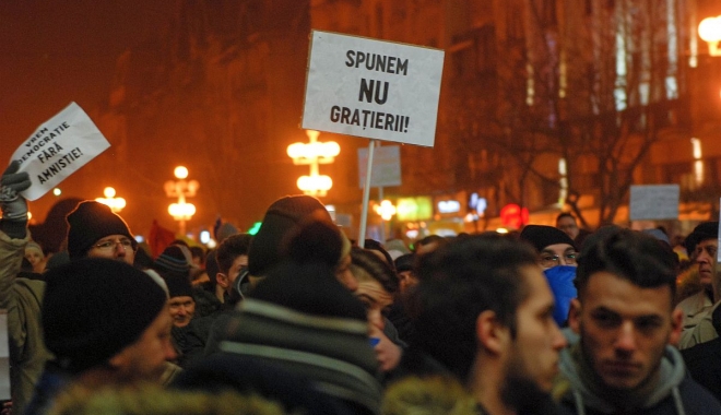 Nicușor Dan, de la USR, semnal de alarmă: Legea grațierii ar putea trece tacit de Senat - protestordonantagratieresicodpen-1495526145.jpg