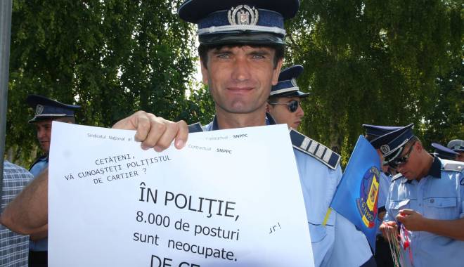 Cum vor fi angajați viitorii polițiști  din sursă externă. Guvernul a dat legea - protestpolitistimiting10-1457419957.jpg