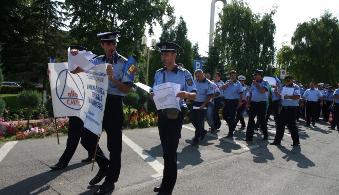 Polițiștii au anunțat noi proteste în stradă - protestpolitistimiting17-1404306488.jpg