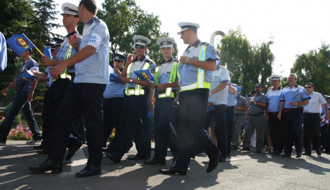 Polițiștii protestează, din nou, în stradă! - protestpolitistimiting19-1404317662.jpg