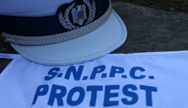 Polițiștii amenință să iasă în stradă - protestpolitistimiting308-1389279417.jpg