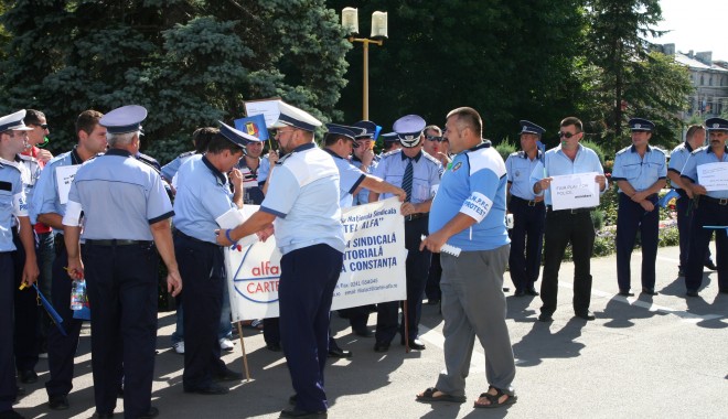 POLIȚIȘTII anunță PROTESTE / Cine și-a anunțat ieșirea în stradă - protestpolitistimiting318-1377783636.jpg