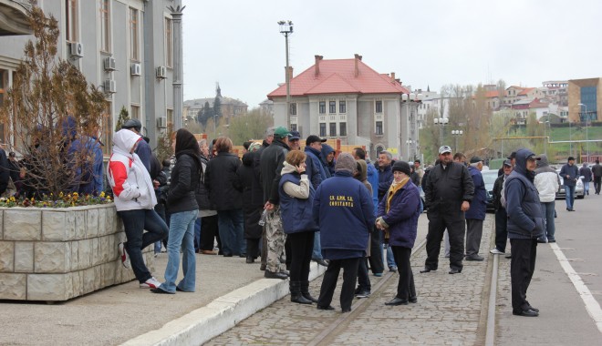 Ministerul Transporturilor a anunțat soluționarea revendicărilor sindicale din portul Constanța - protestport6-1334930023.jpg