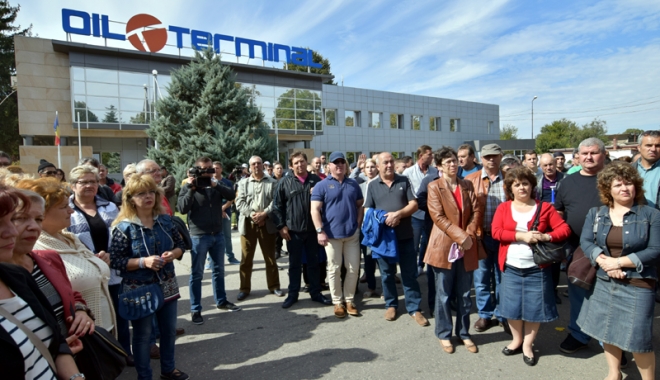 Sforării și lovituri sub centură, la Oil Terminal - protestsindicatoilterminal24-1476204344.jpg