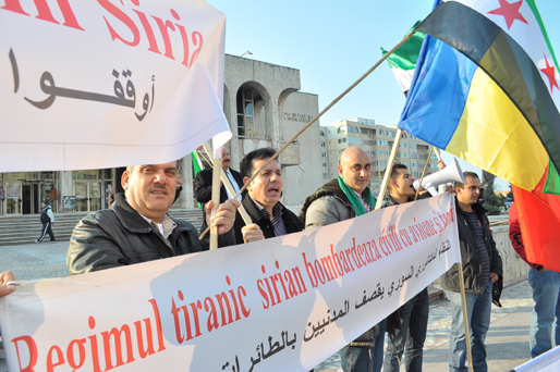 Protest în fața Casei de Cultură - protestsirieni15-1321632665.jpg