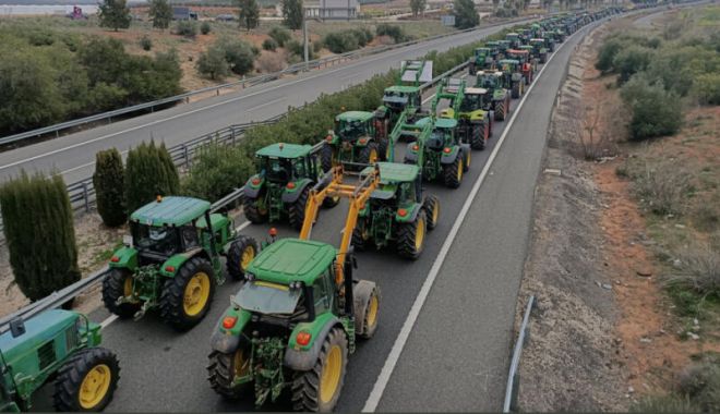 Proteste uriaşe, inclusiv la Constanţa! Fermierii revoltaţi vor să boicoteze vămile - protesttractoarefermieriroagri-1680848411.jpg
