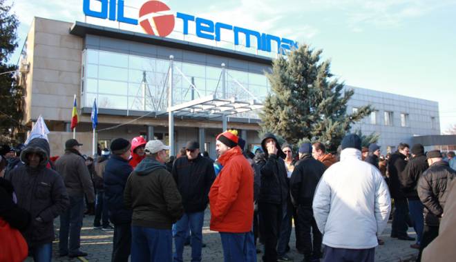 Galerie foto. Protestul angajaților din Oil Terminal a dus la demiterea consiliului de administrație - protestul12-1419261384.jpg