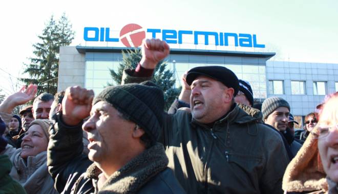 Galerie foto. Protestul angajaților din Oil Terminal a dus la demiterea consiliului de administrație - protestul3-1419261353.jpg