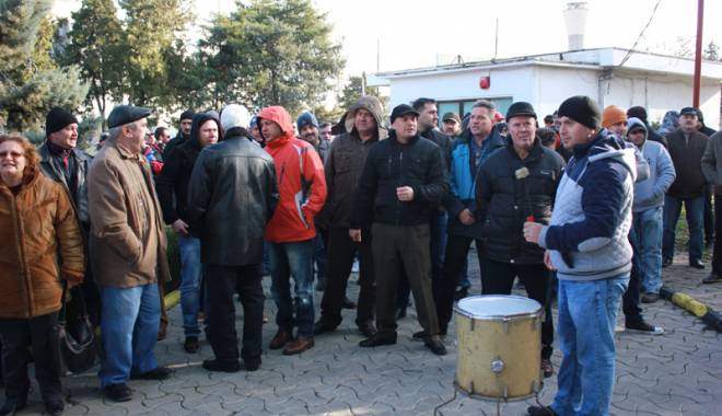 Galerie foto. Protestul angajaților din Oil Terminal a dus la demiterea consiliului de administrație - protestul6-1419261442.jpg