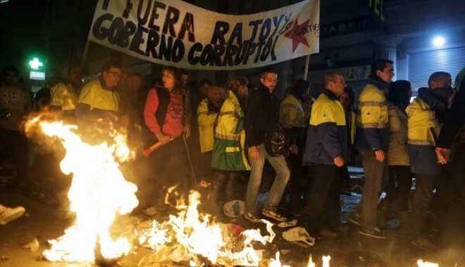 Protest al gunoierilor din Madrid contra disponibilizărilor - protstmadrid-1383688821.jpg