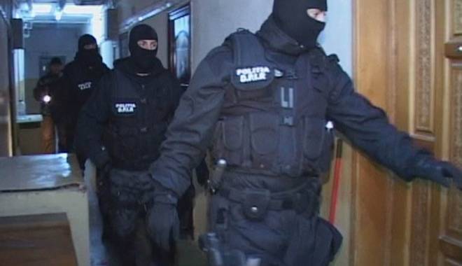 Descinderi cu mascați,  la Medgidia - proxenetimedgidia-1443719530.jpg