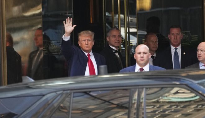 Donald Trump s-a predat oficial autorităților. El devine primul președinte acuzat penal din istoria SUA - ptc4mczoptq0mczoyxnopta3mgqwn2jj-1680631626.jpg