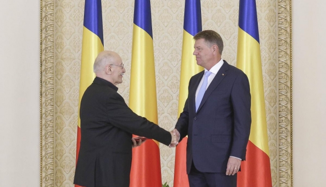 Klaus Iohannis l-a decorat pe Victor Rebengiuc - ptemagfzad1injy0mju4ymjkzjcwyzi4-1508338200.jpg