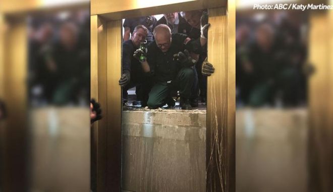 Un lift plin cu oameni a căzut în gol 84 de etaje - ptgwmczoyxnopwnlzdfkywjhmwzkmmqy-1542722304.jpg