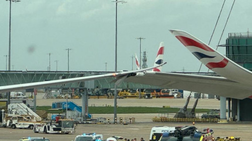 Zborurile pe Heathrow au fost reluate, după haosul de ieri, când aeroportul a fost închis - ptuwmczopti4mczoyxnopty5zmeyyzmz-1742629084.jpg