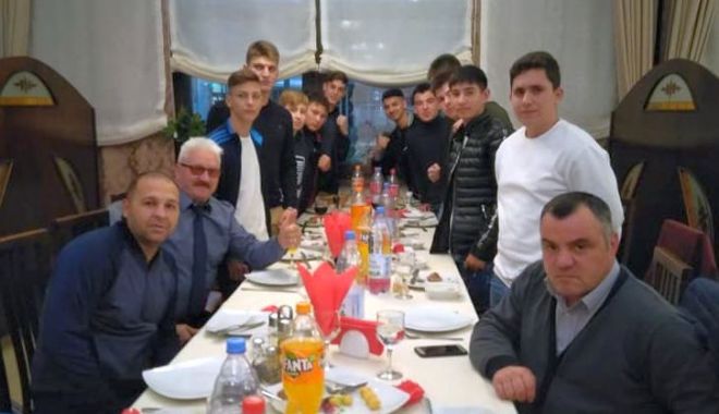 Pugiliștii de la CS Farul, răsplătiți cu cadouri de Moș Crăciun - pugilistii-1577053947.jpg