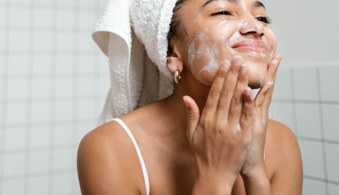 Exfoliați-vă corect fața, pentru a scăpa de punctele albe! - puncte-albe-1687178957.jpg