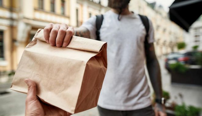 Pungi de hârtie personalizate pentru firme de catering și ambalaje sustenabile la Snick Ambalaje - pungidehartiepersonalizatepentru-1671523388.jpg
