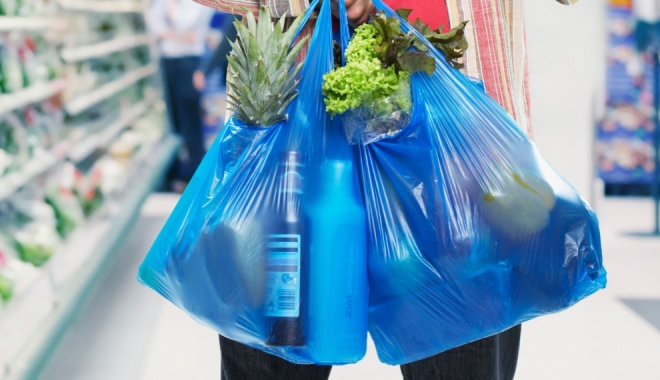 Pungile din plastic, cu mâner, scoase în afara legii - pungiledeplastic-1507272660.jpg