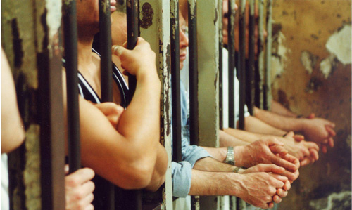 Infractori dați în urmărire națională, duși la închisoare - puscarie-1347358090.jpg