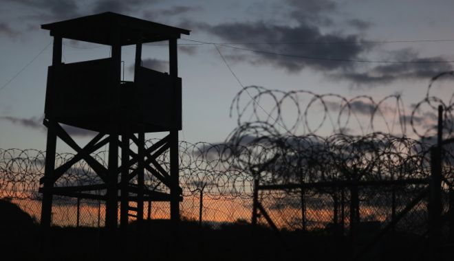 Amnesty International îi cere lui Joe Biden să închidă centrul de detenție Guantanamo - puscarie-1641638356.jpg