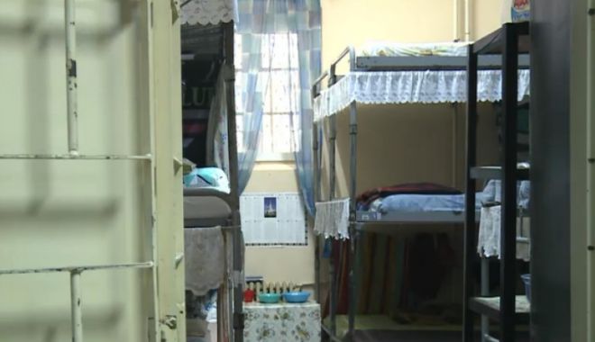 Deţinut resuscitat şi dus la spital după ce s-a spânzurat în baia celulei sale