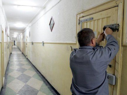 Agenții și ofițerii din penitenciare vor primi și ei 10% în plus la salariu - puscariwe-1503926546.jpg