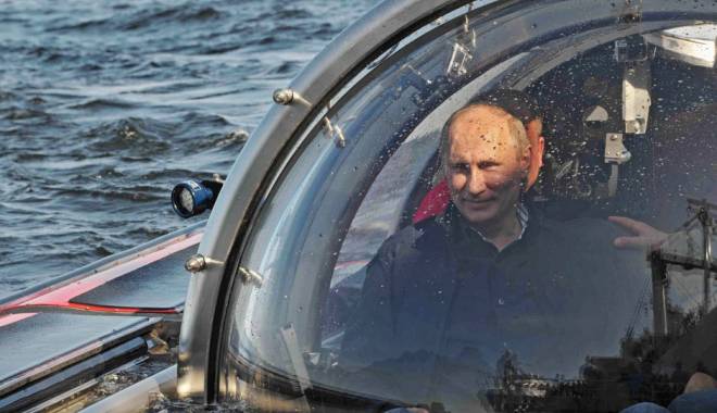 Putin s-a scufundat într-un batiscaf în Marea Neagră, în Crimeea, pentru a cerceta epave de corăbii bizantine - putin-1439913298.jpg
