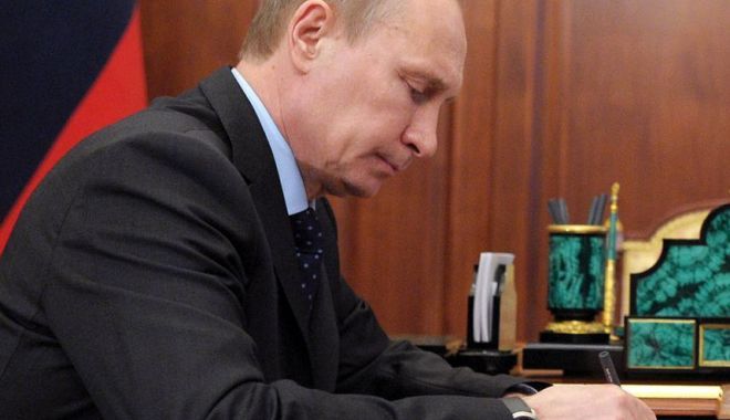 Putin a promulgat legea care extinde statutul de agent străin la persoane fizice - putin-1575410028.jpg