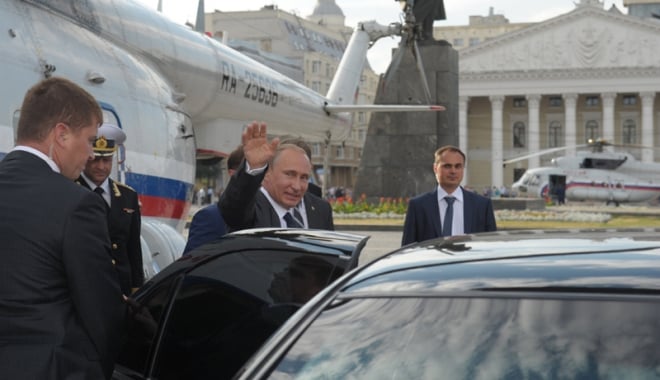 Mașina lui Putin,  implicată într-un accident. Șoferul a murit pe loc - putinsofer-1473250971.jpg